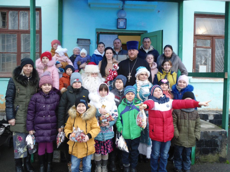 В воскресной школе «Радость» при храме Почаевской иконы Божией Матери г. Каменск-Шахтинский прошел Рождественский концерт