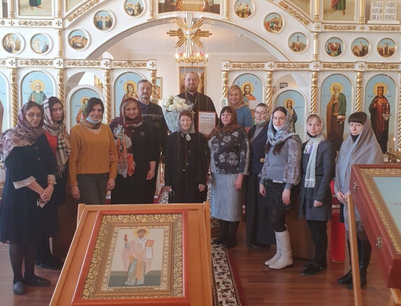 Прихожане храма в честь апостола и евангелиста Иоанна Богослова и администрация ИСОиП (филиала) ДГТУ г. Шахты поздравили протоиерея Романа Амплеева с пятилетием служения