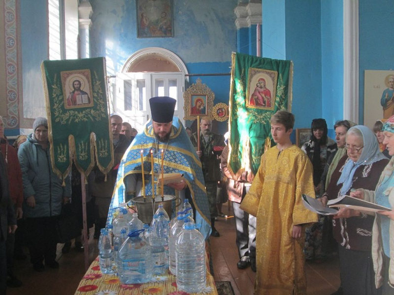 Праздник Покрова Пресвятой Богородицы отметили в Троицком храме в с. Маньково