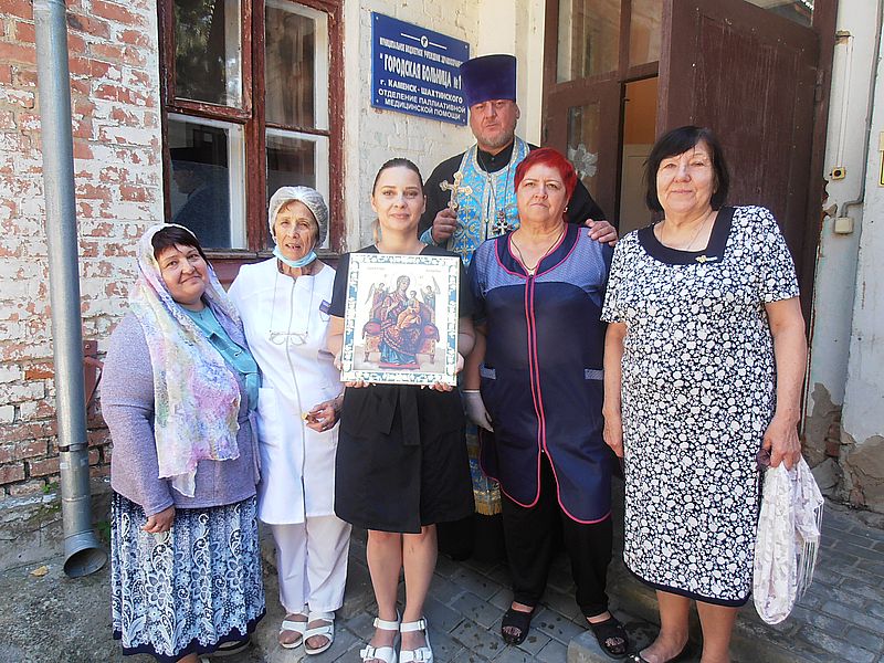 Молебен в отделении учреждения паллиативной медицинской помощи больницы города Каменск-Шахтинский