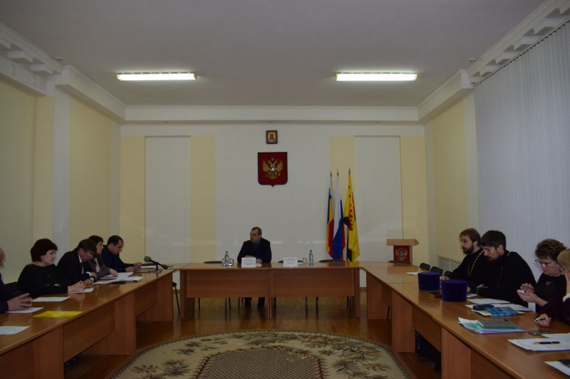 Состоялось очередное заседание антинаркотической комиссии города Шахты с участием священнослужителей