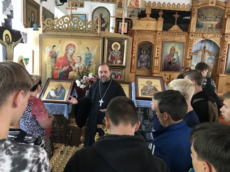 Учебный год в казачьем кадетском техникуме г. Миллерово начинается с посещения храма