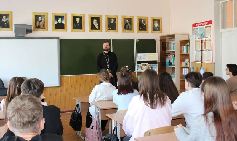 В гимназии №1 Красного Сулина прошла встреча ко Дню православной книги