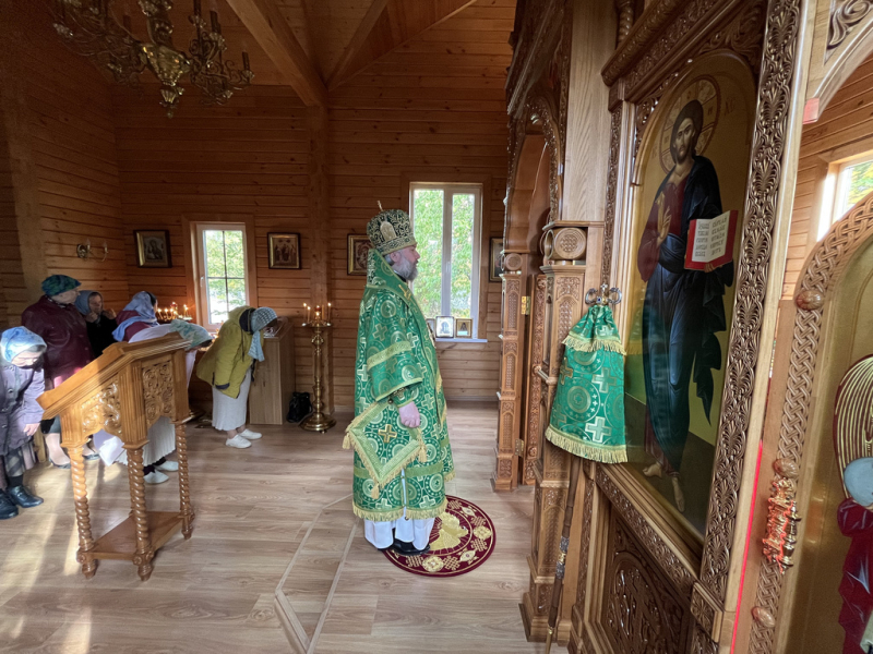 В престольный праздник Преосвященнейший епископ Симон совершил Божественную литургию в храме преподобного Сергия Радонежского города Шахты