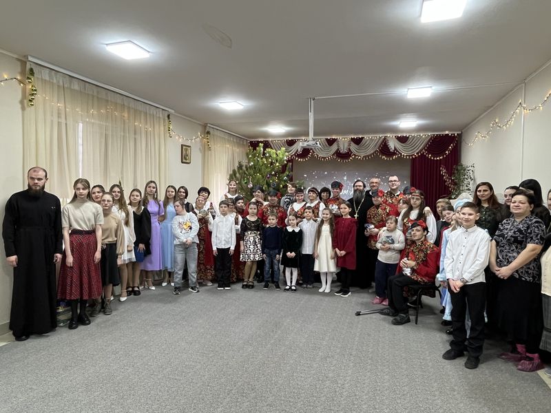 В рождественские дни любовь к духовным традициям и музыке объединила воскресную школу Покров и народный шумовой ансамбль «Финист» – «ШумоФон»