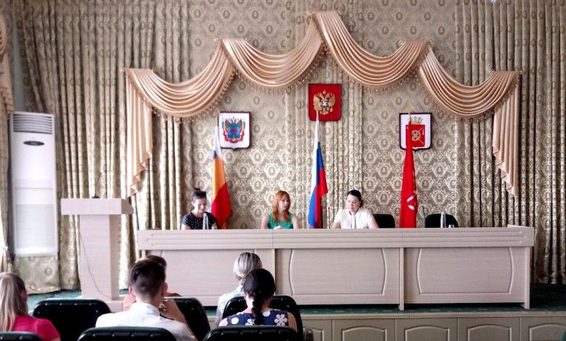 В п. Каменоломни прошло рабочее совещание представителей некоммерческой организации «Ветер перемен» и руководителей учреждений здравоохранения, образования, управления социальной защиты населения, культуры и спорта, казачества