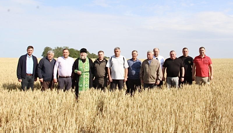 В Обливском районе прошел традиционный объезд полей перед началом уборочных работ 