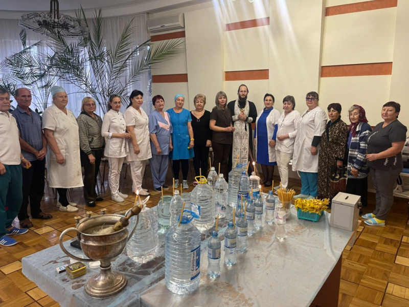 Настоятель Свято-Покровского храма иерей Олег Брехов с пастырским визитом посетил лечебно-реабилитационный центр №2 