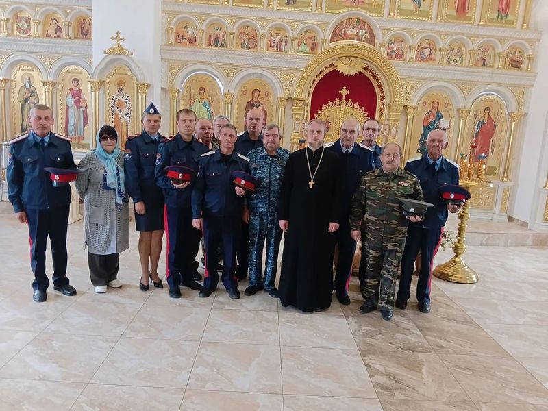 Благочинный Зверево-Никольского округа и казаки Зверевского общества совершили панихиду ко Дню памяти войсковой казачьей славы