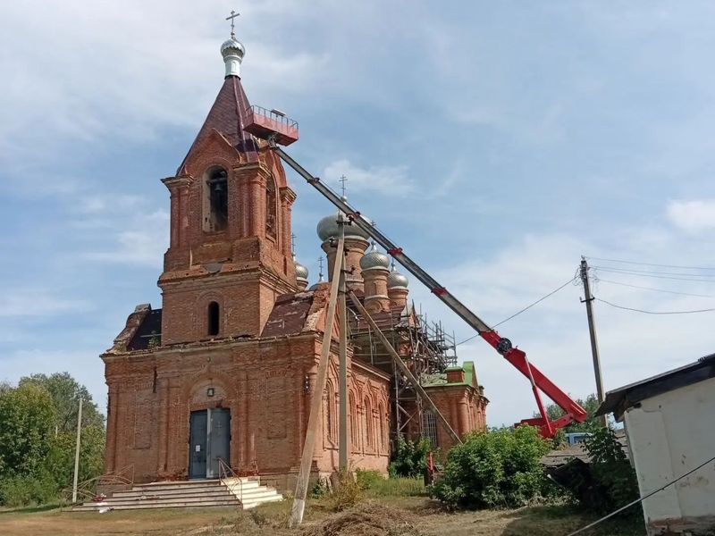 В храме Архангела Михаила слободы Позднеевка начались восстановительные работы