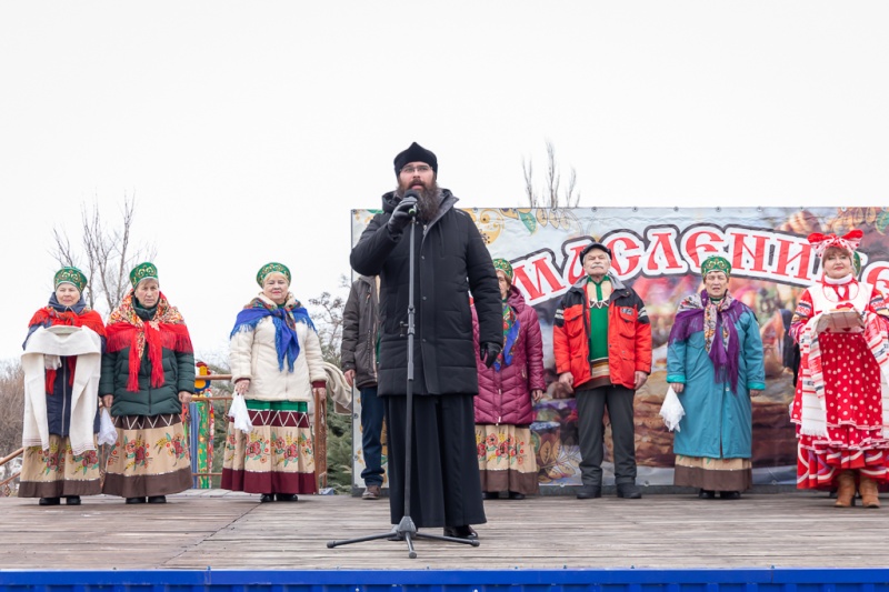 В прощеное воскресенье на Соборной площади города Шахты состоялись народные гуляния, посвященные Масленице «Гуляет русская душа»