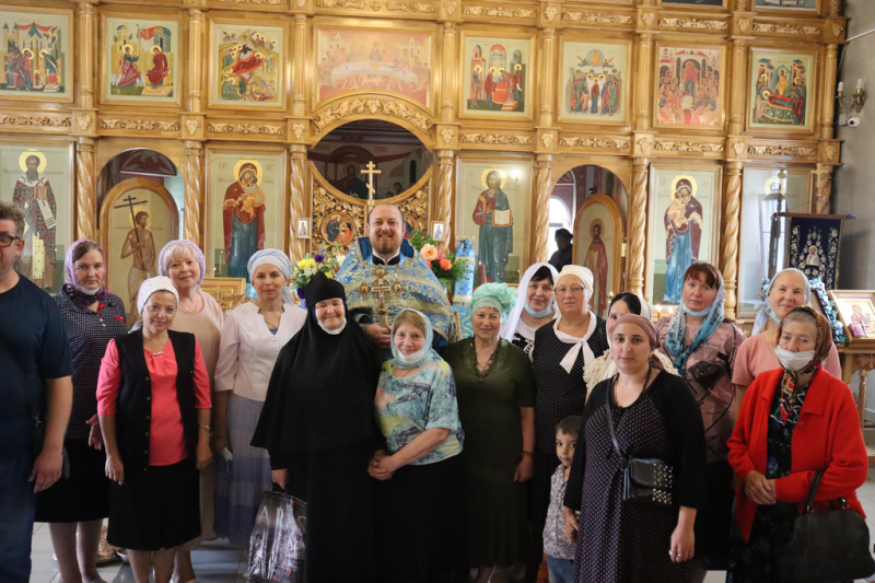 Поздравления в день тезоименитства принял настоятель Донского храма г. Новошахтинска протоиерей Роман Амплеев