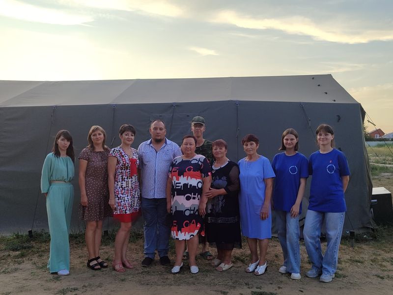 Иерей Георгий Лукащук с коллективом Дегтевского ДК, единороссами и активистами «Движения Первых» посетил эвакогоспиталь