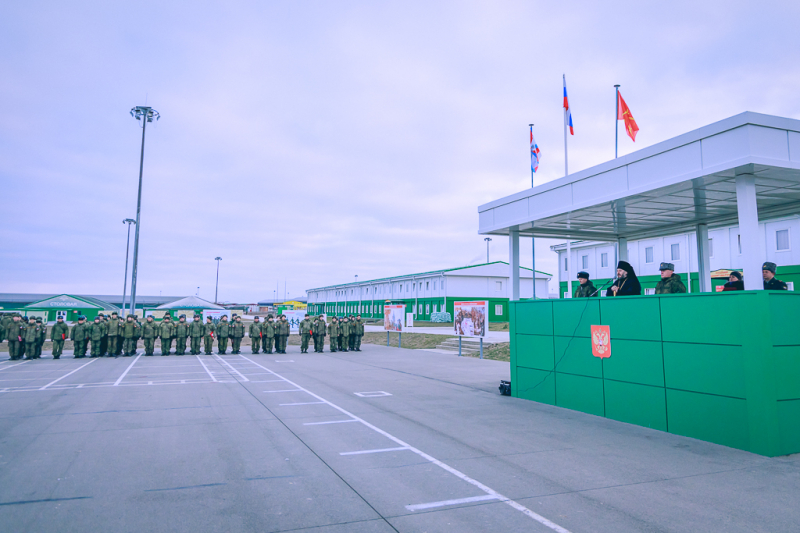 В 150-й мотострелковой Идрицко-Берлинской ордена Кутузова дивизии Преосвященнейший епископ Симон принял участие в торжественном построении, посвященном началу нового учебного года