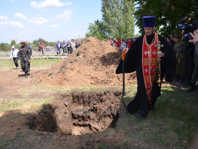У мемориала «Герои не умирают», состоялось торжественное перезахоронение останков воинов, погибших в годы Великой Отечественной войны