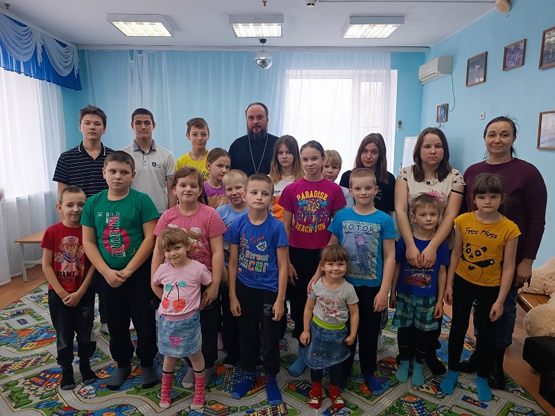 Священник провел духовную беседу с детьми из социально-реабилитационного центра села Маньково-Калитвенское