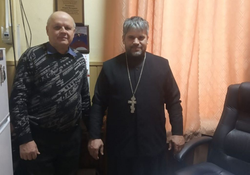 Иерей Сергий Столяров провел рабочую встречу с почетным гражданином России и директором ООО «Сулинполиграфсервис» в г. Красный Сулин