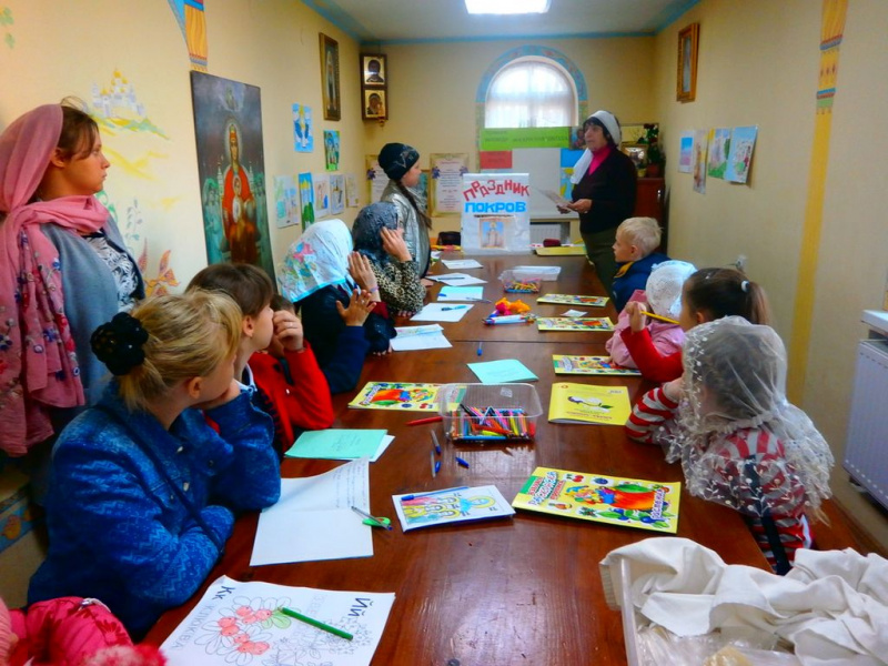 В праздника Покрова Богородицы, в воскресной школе «Держава» при храме Державной иконы Божией Матери До состоялось занятие, посвященное иконе Божией Матери Покров
