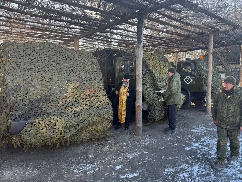 В Гуково освятили помещения и технику воинского подразделения