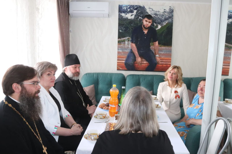 Епископ Симон посетил семью погибшего воина СВО