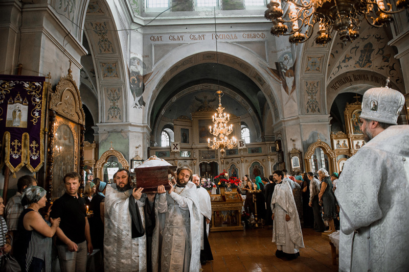 В храме святителя Тихона Задонского ст. Кривянской в день погребения настоятеля прихода протоиерея Анатолия Почтового состоялось соборное богослужение духовенства Донской митрополии
