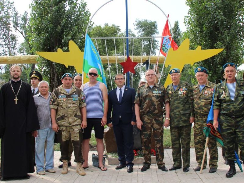 В Гуково открыли памятник генералу армии Василию Маргелову