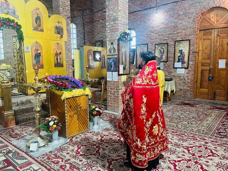 Праздничная Божественная литургия и молебен на освящение воды и фруктовых плодов в слободе Кашары