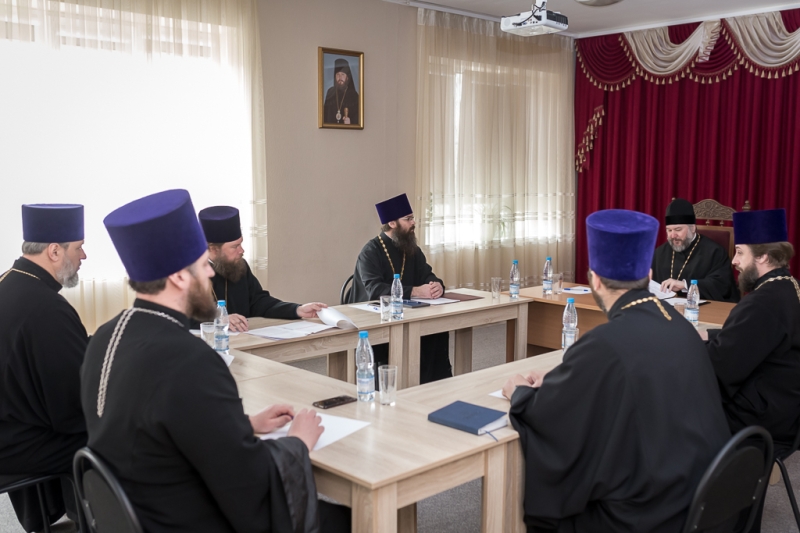 Более 50 тонн гуманитарной помощи собрано и передано вынужденным переселенцам из Донбасса в Шахтинской епархии 