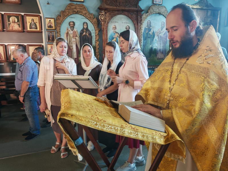 В Свято-Покровском храме совершили молебное пение о сохранении творения Божия