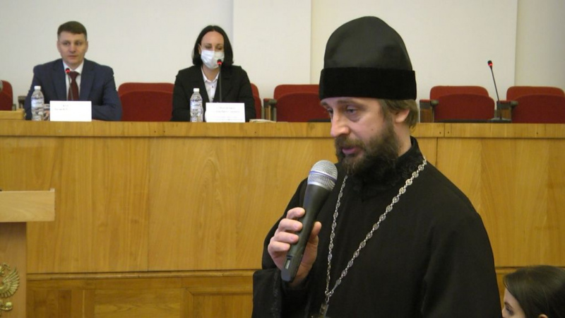 Благочинный Александровск-Грушевского округа протоиерей Сергий Яценко принял участие в совещании с главой Администрации г.Шахты и начальником Управления по молодежной и информационной политике