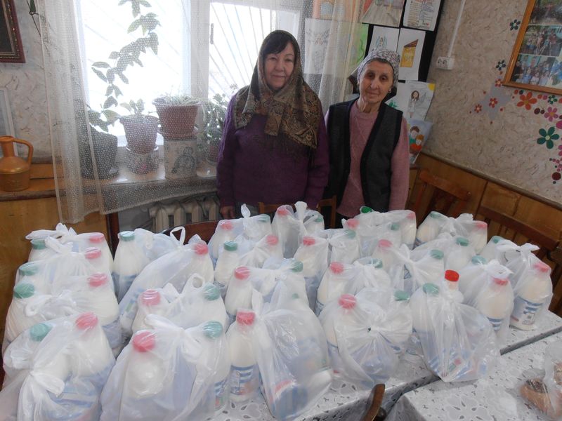 «Путь Добра»: волонтёры Каменска-Шахтинского доставили продуктовые наборы в отдалённые сёла