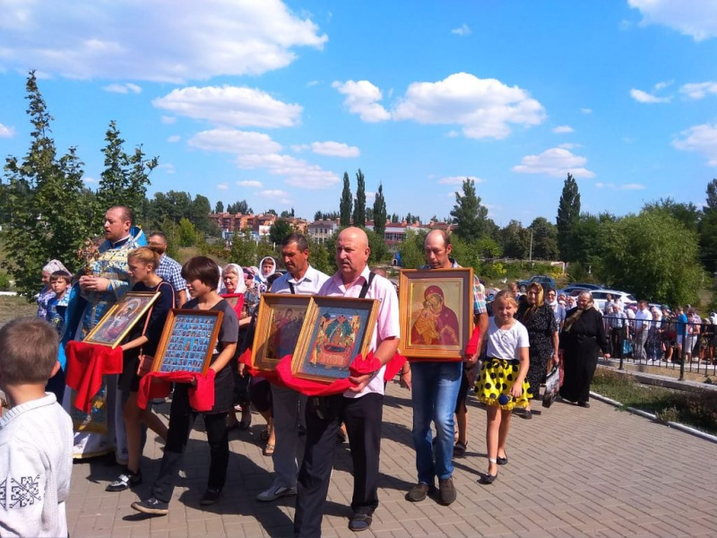 В Донском храме богоспасаемого града Новошахтинска прошли праздничные богослужения, посвящённые Донской иконе Божией Матери