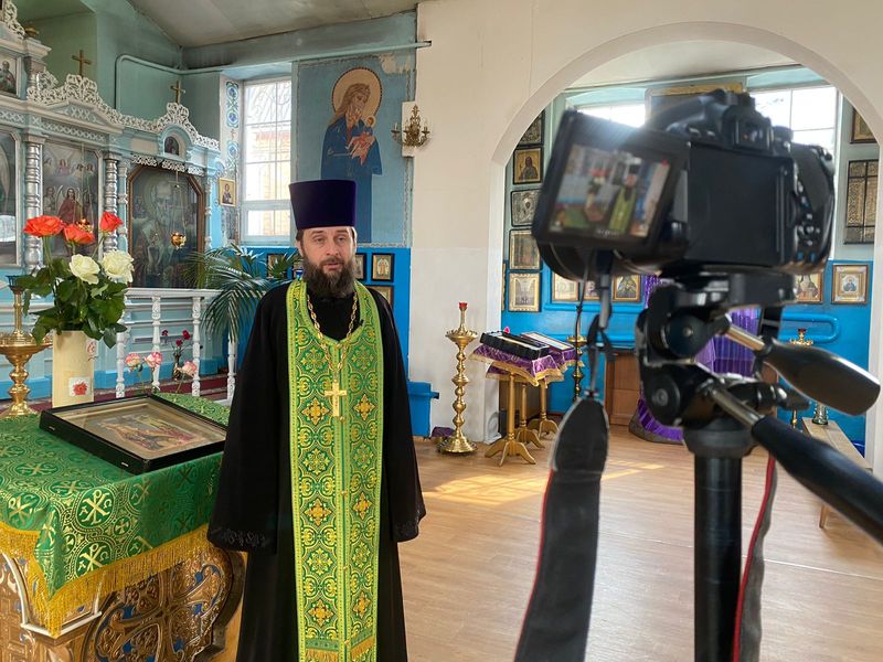 Жителей Октябрьского района поздравили с великим праздником Входа Господня в Иерусалим