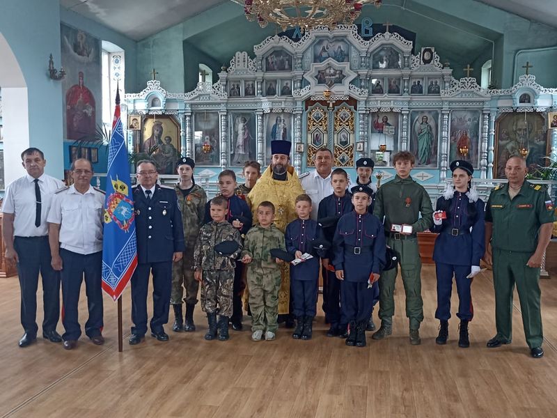 В храме Архистратига Михаила поселка Каменоломни юные казачата приняли присягу