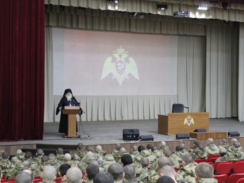 Военнослужащих поздравили с Пасхой Господней