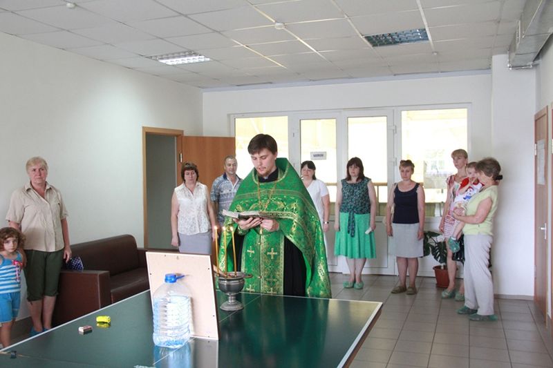 В спортивном комплексе «Артемовец» г. Шахты на праздник Святой Троицы был совершен молебен с водосвятием