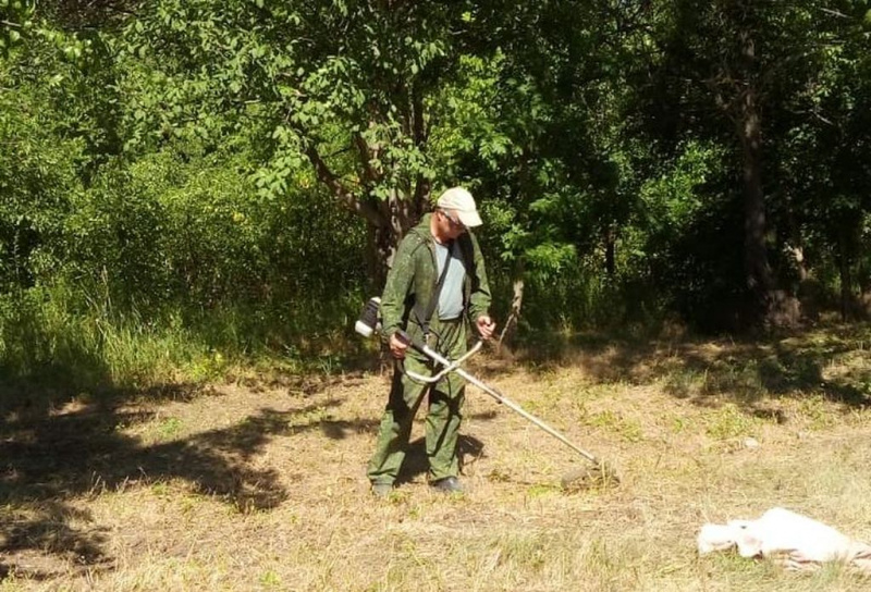 На территории храма честь образа Пресвятой Богородицы пос. Сидорово-Кадамовский провели подготовку к престольному празднику