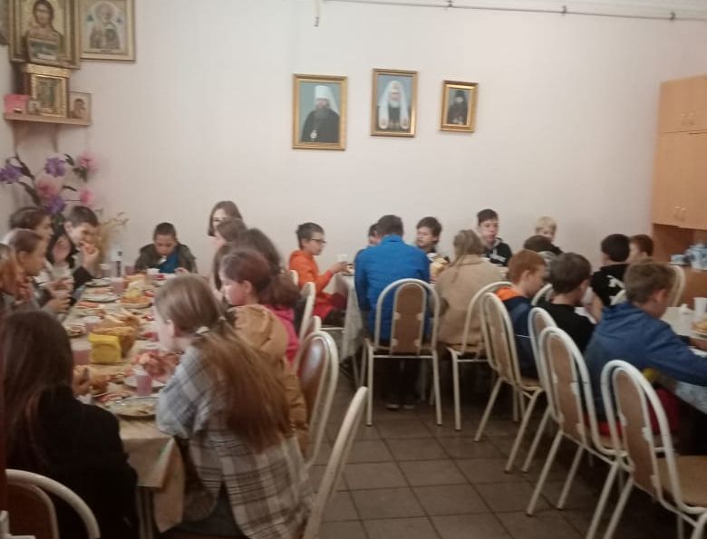 В Донском храме г. Новошахтинска продолжают встречать детей из Северодонецка