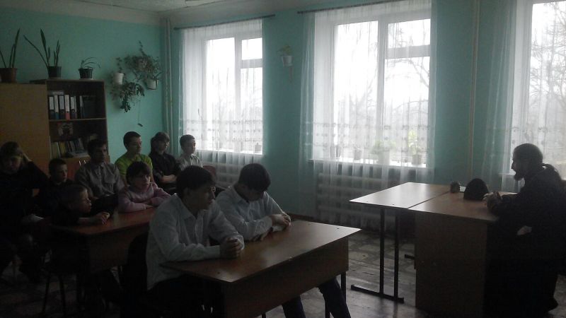 О традиционных христианских ценностях иеромонах Арсений (Алимов) провел беседу в Красносулинской школе-интернате