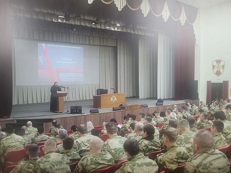 Настоятель храма станицы Кривянской провел беседу с военнослужащими Росгвардии