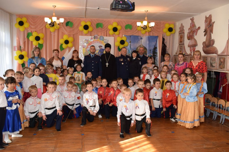 В детском саду № 28 г. Шахты состоялось торжественное принятие воспитанников в казачата