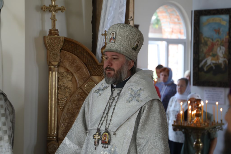 Преосвященнейший епископ Симон совершил воскресную Божественную литургию в храме святителя Николая Чудотворца поселка Чертково