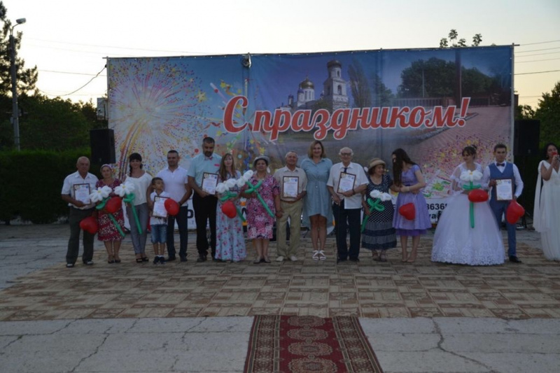 «Семья – волшебный символ жизни!» Жителей г. Донецка поздравил иерей Владимир Татаркин с праздником семьи, любви и верности