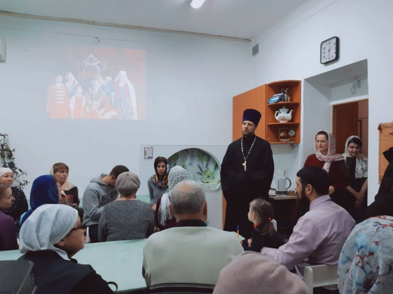 В Свято-Пантелеимоновском храма г. Гуково состоялась встреча педагогов и родителей воспитанников Учебного театра «Воскресение»