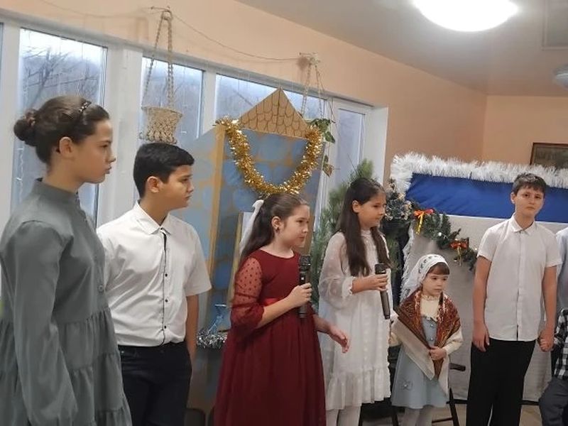 В Святочные дни в храме святителя Тихона Задонского поселка Тарасовского показали кукольный Рождественский спектакль