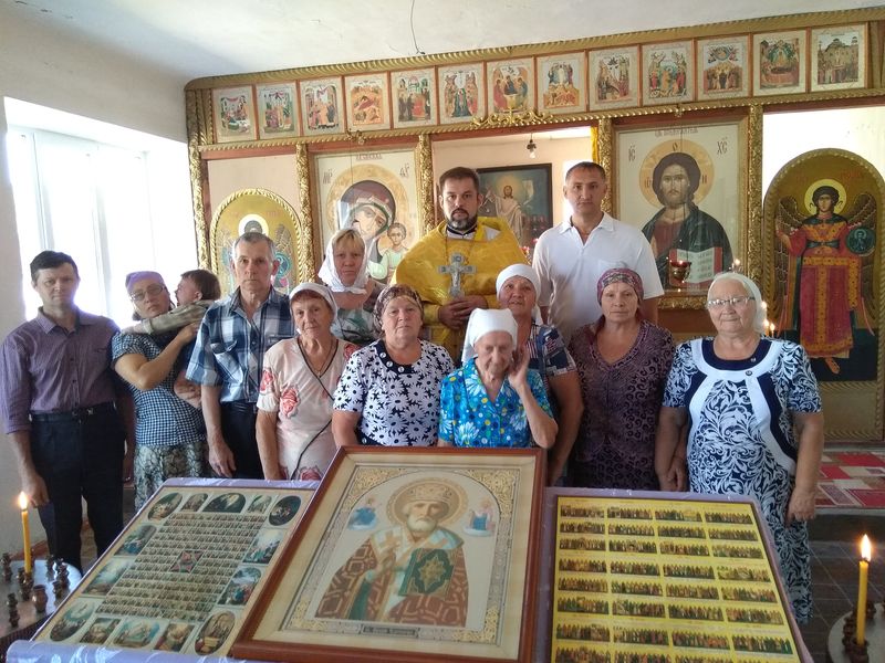 Рождество святителя Николая Чудотворца собрало на праздничное богослужение прихожан храма святителя Николая хутора Керчик Савров
