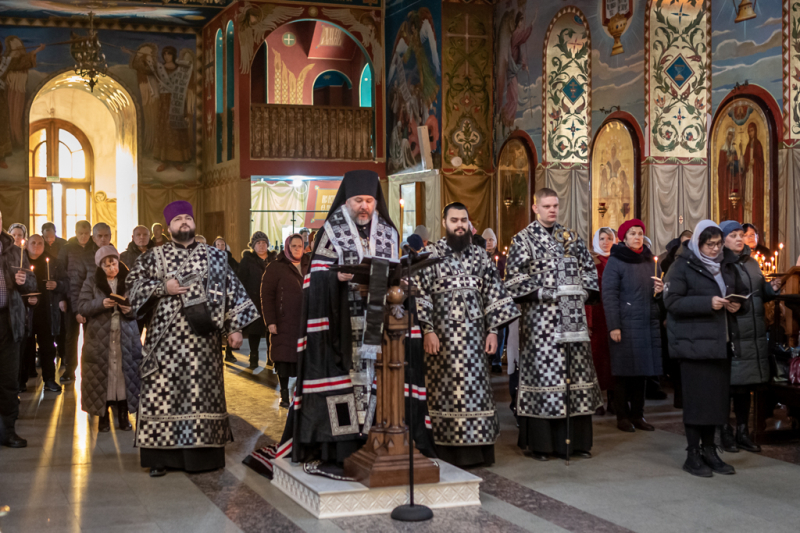 В понедельник первой седмицы Великого поста епископ Симон совершил чтение Великого покаянного канона преподобного Андрея Критского