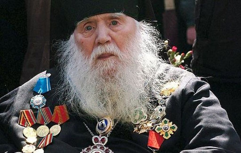 КАК БУДУЩИЙ АРХИЕПИСКОП МИХЕЙ НА СИНЯВИНСКИХ ВЫСОТАХ РОДИНУ ЗАЩИЩАЛ