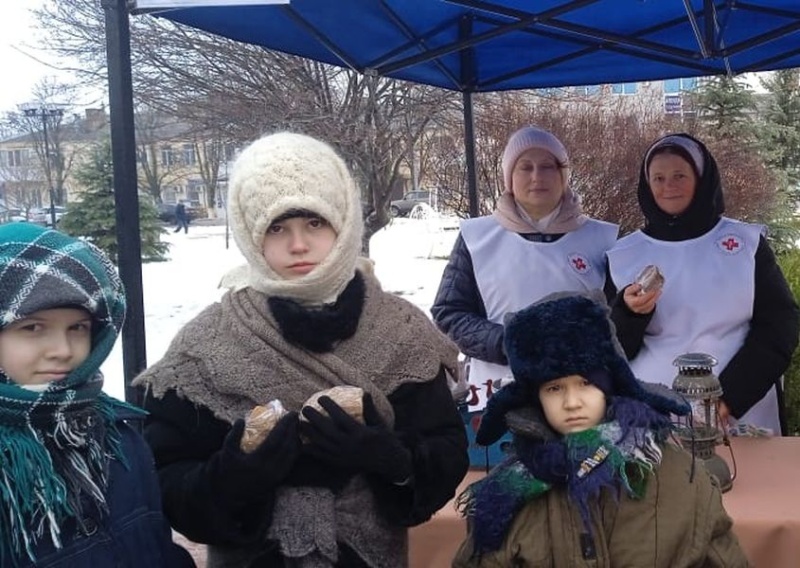 В поселке Каменоломни прошла памятная акция «Блокадный хлеб»