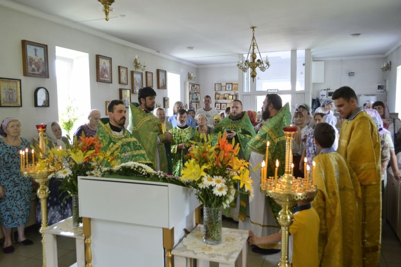 В храме святой благоверной княгини Анны Кашинской в мкр. Заводской г. Каменск-Шахтинский отметили престольный праздник
